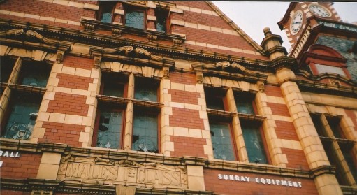 Victoria Baths exterior 1995 - windows smashed